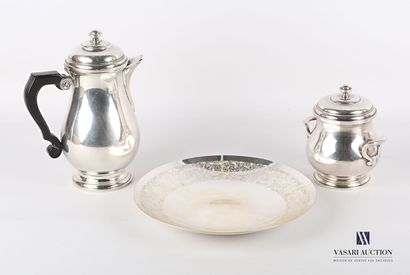 null Silvered metal lot including a round and hollow cup with decoration on the edge...