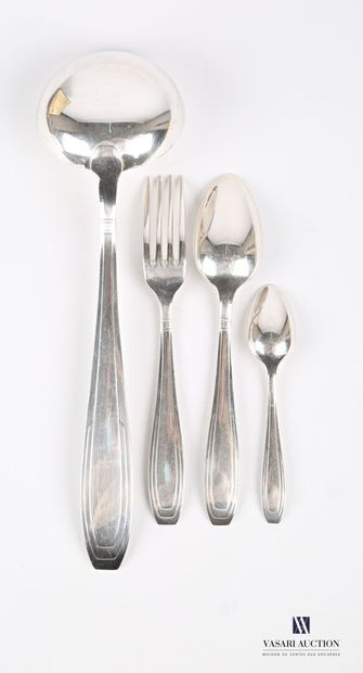 null Silver-plated metal set of 37 pieces, the handle decorated with bands arranged...