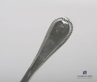 null Pie server in silver plated metal, the handle hemmed with a frieze of leaves...