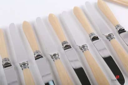 null Suite of twelve dessert knives, the handles in composition with the mitation...