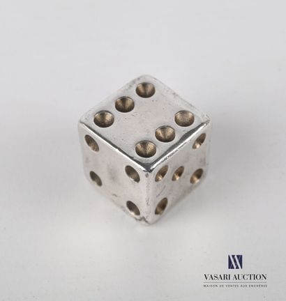 null Silver playing dice.

Weight : 66,93 g - Height. Height : 1,8 cm