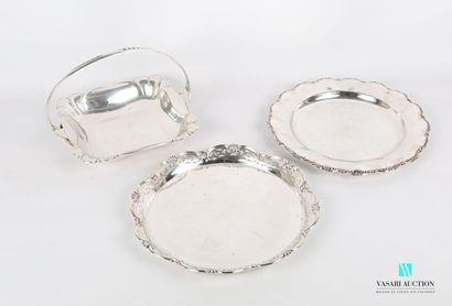 null Lot in silver plated metal including a basket of square form, the angles decorated...