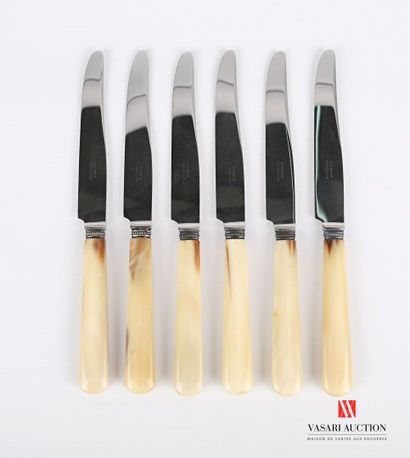 null Suite of six dessert knives, the handles in horn, the ferrule hemmed with a...