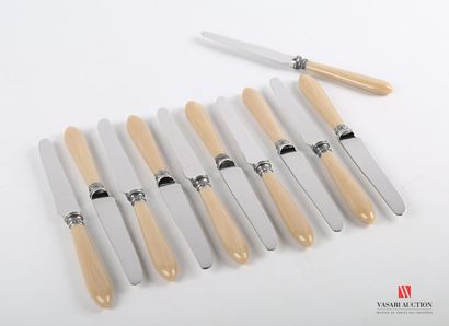 null Suite of twelve dessert knives, the handles in composition with the mitation...