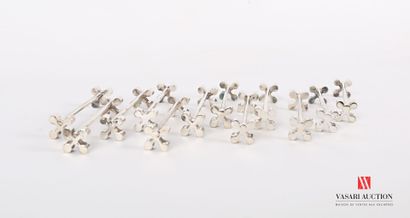 null Suite of twelve silver plated knife holders on cross-shaped supports.