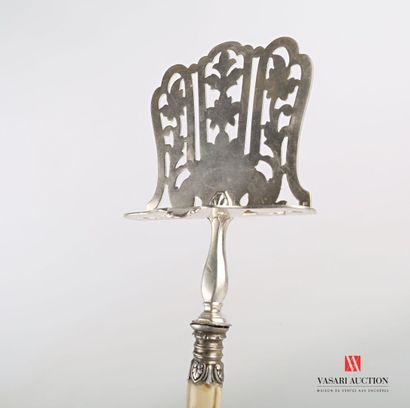 null Pair of asparagus shovels, the shovel in openwork silver metal decorated with...