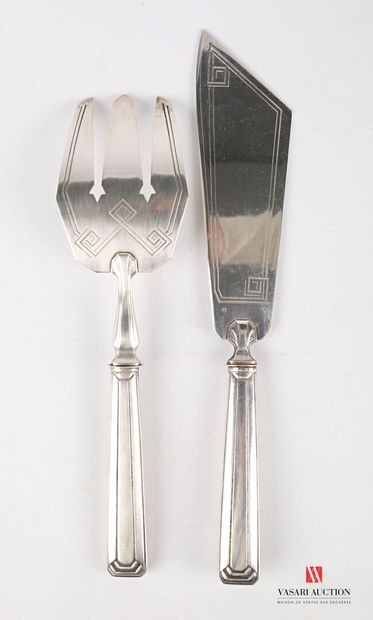 null Silver-plated metal set including a fish serving dish, the handle decorated...
