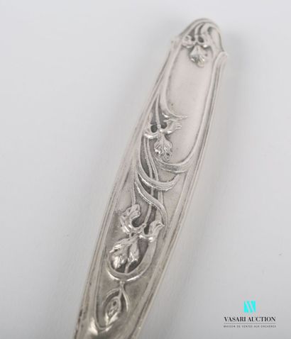 null Blind stamp, the handle in silver of oblong form with decoration of iris.

Height...