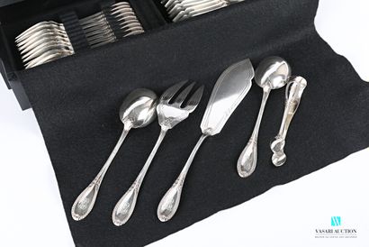 null Silver household set 900 thousandths of sixty-five pieces, the handle decorated...