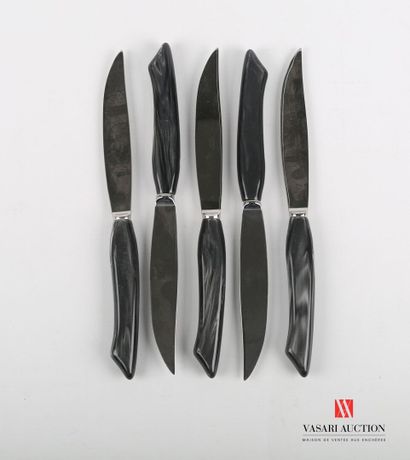 null Suite of five steak knives, the handle in composition in the imitation of the...