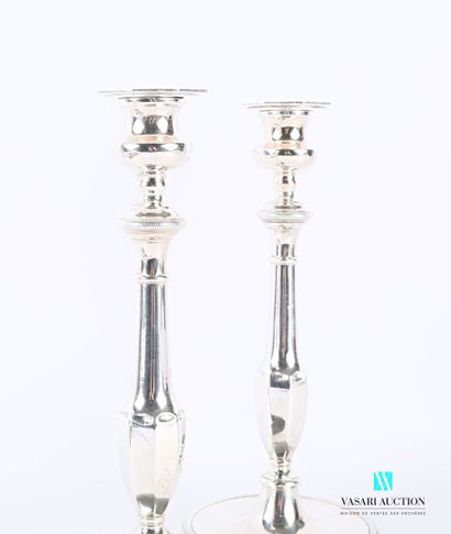 null Pair of candlesticks in silver plated metal, it presents a round base hemmed...