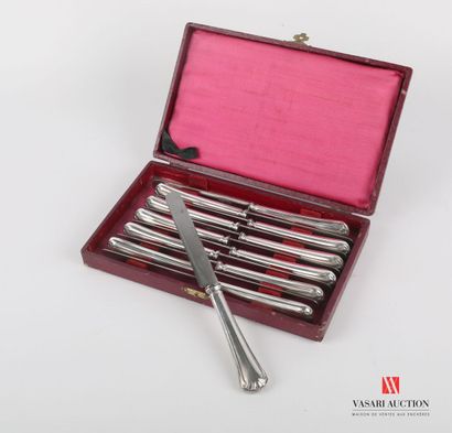null Twelve dessert knives, the handle in silver plated metal decorated with nets...