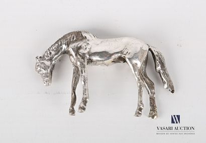 null Silver subject representing a horse, head lowered.

Weight : 86,43 g - Height....