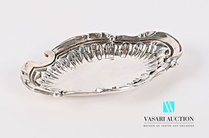 null Oval silvered bronze pocket, the basin hemmed with waves, the edge with curved...