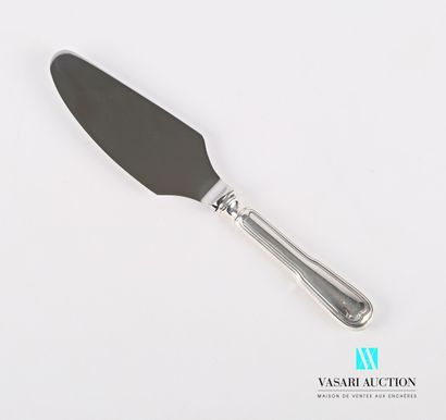 null Pie server, the handle in silver decorated with fillets, the blade in stainless...