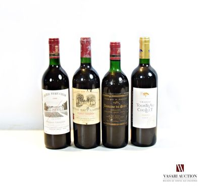 null Lot de 4 blles comprenant :		

1 bouteille	Château PICQUE CAILLOU	Graves	1990

1...