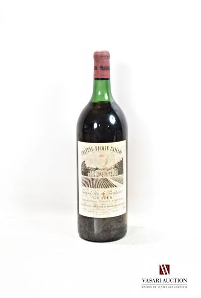 null 1 magnum Château PICQUE CAILLOU Graves 1981

	And. stained. N: top shoulder...