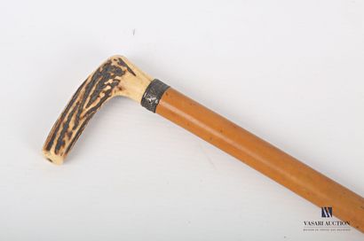 null Hunting whip, the pommel in deer wood, the ring in metal, the shaft in wood...