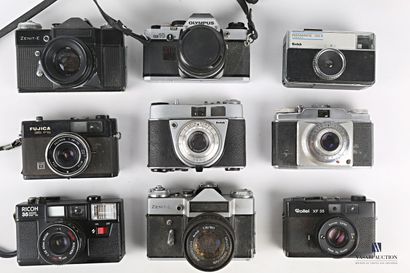 null Ten cameras including : one ZENITH-E camera - one ROLLEI XF 35 camera - one...