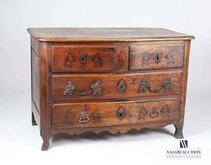 null 
Chest of drawers with a slightly curved front in molded natural wood, it opens...