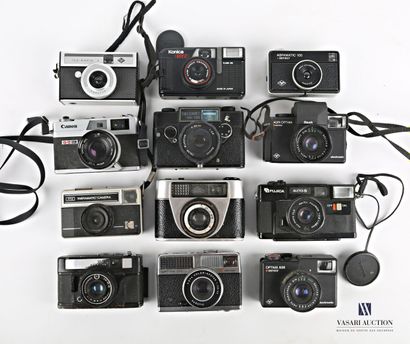 Lot de douze appareils photographiques comprenant...