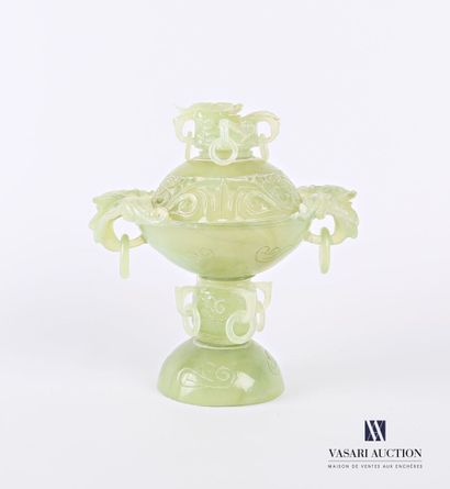 null CHINA

Perfume burner in green hard stone on a half-sphere base decorated with...