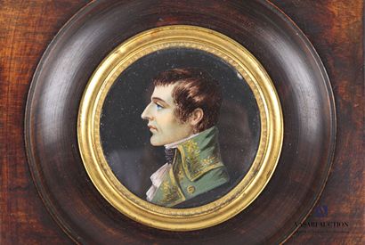 null École française du XIXème siècle

Profil d'homme au col jabot 

Miniature peinte...