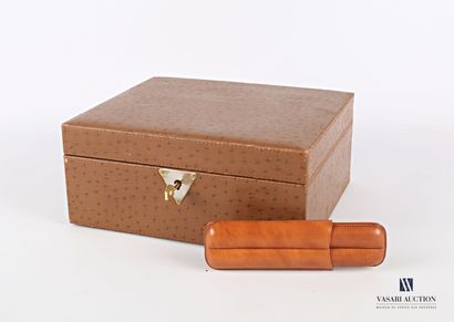 null Cigar cellar of rectangular form in imitation of ostrich, the lid presents a...