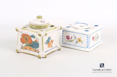 null Set of two square earthenware inkwells with polychrome decoration of flowers

20th...