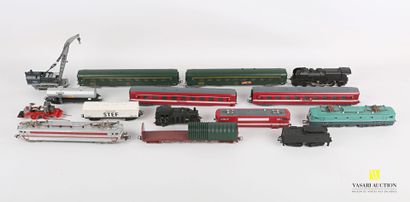 null Lot de miniatures comprenant des wagons de train Jouef, un wagon SNCF de marque...