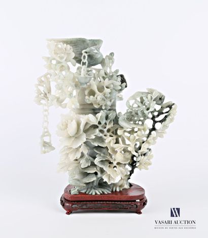 null CHINA

Covered vase in grey-white hard stone with round decoration of birds...