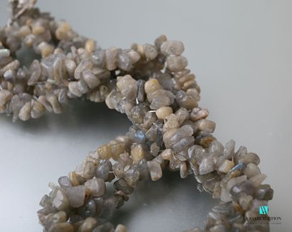 null Twisted necklace decorated with labradorite pellets

Length : 44 cm