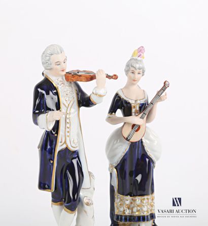 null ROYAL DUX

Pair of polychrome porcelain subjects showing a couple of musicians...
