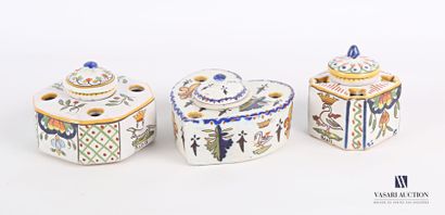 null Set of three earthenware inkwells with polychrome decoration, the first of square...