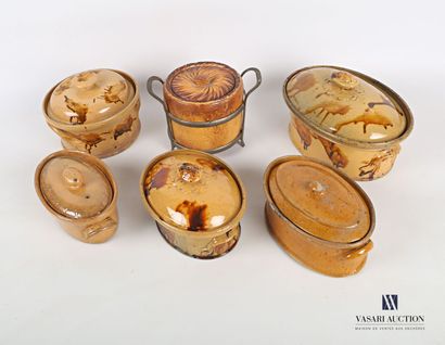 null Lot of six terra cotta terrines, two of which are round, one with a metal holder...