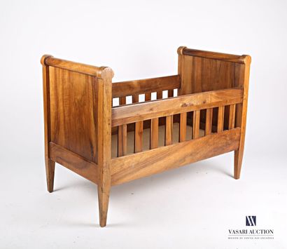 null Bed with bars in molded wood, the full amounts surmounted by two tubes, the...
