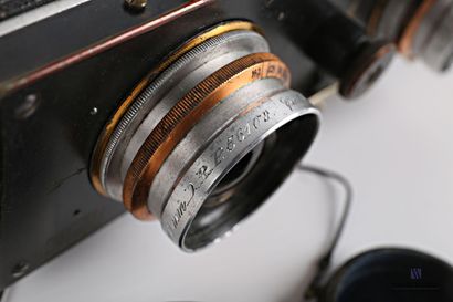 null BELLIENI son in Nancy 

Stereoscopic binocular made of wood and leather. The...