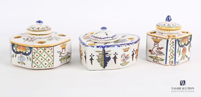 null Set of three earthenware inkwells with polychrome decoration, the first of square...