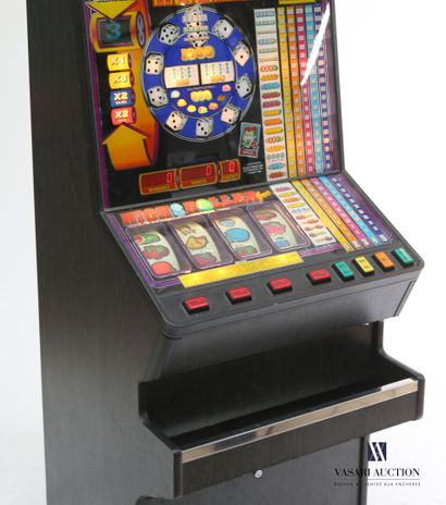 null Machine de casino, jeu de hasard fonctionnant avec pièce de 10 Francs, avec...