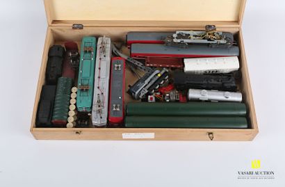 null Lot of miniatures including train cars Jouef, a SNCF wagon brand Lima, a crane...
