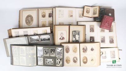 Lot of thirteen photographic albums mainly...