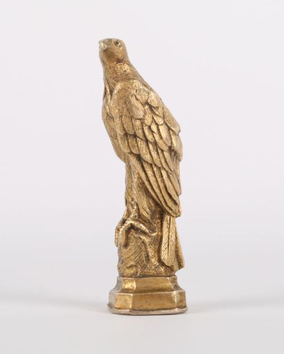 null Cachet en bronze, le manche figurant un aigle posé sur un tertre, chiffré.

Signé...
