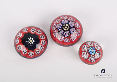 null Lot including three sulfur glass balls with millefiori decoration in blue/white/red...