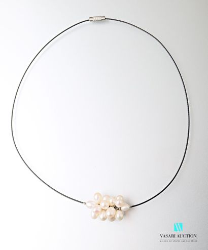 null Cable necklace decorated with a cluster of freshwater pearls

Diameter : 14...