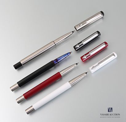 null PARKER

Lot of four pens of red burgundy, black, white and metal.

(wear of...