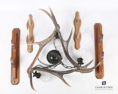 null Lot including a wooden gun rack with two levels in two elements (wear - Height:...