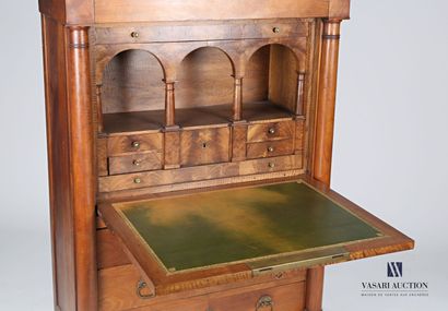 null Straight secretary in natural wood and mahogany veneer, it opens in front of...