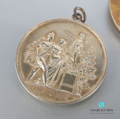 null Lot of silver and silver gilt medals, the first one showing a boat sailing on...