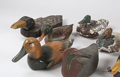 null Lot of eleven painted wood decoys

(wears, lacks and accidents)

Dim. from 49...