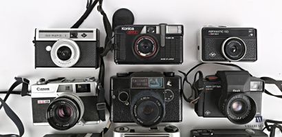 null Lot of twelve cameras including a compact AGFA model Agfamatic 100 Sensor in...